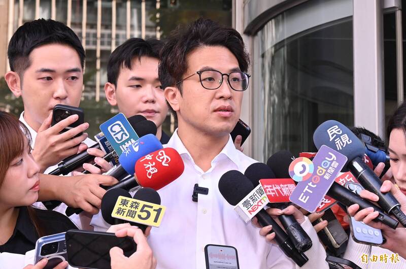 談「洋流號」形式改變 沈伯洋受趙少康專訪後趕回立院質詢松機遷移