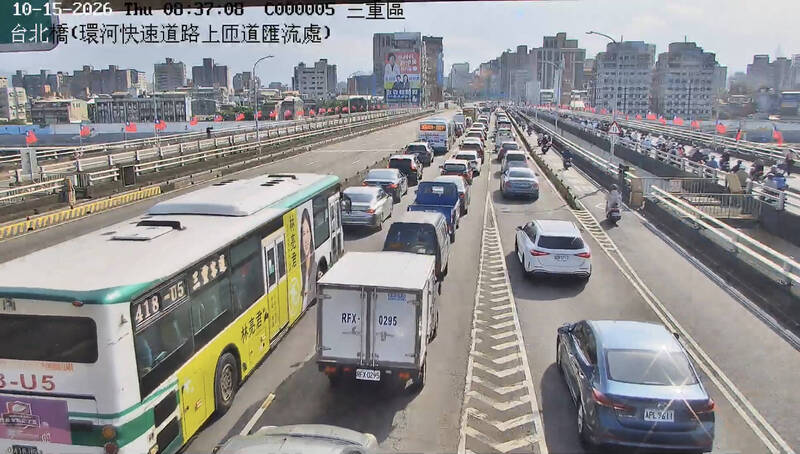 台北橋機車瀑布再現 新北三橋往台北雍塞日常