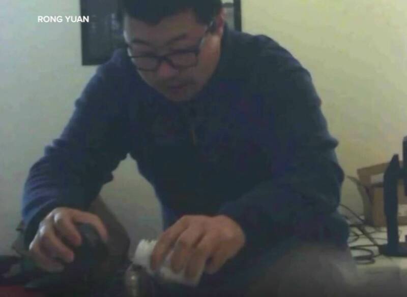 嘔吐、掉髮多年竟是遭下毒!女工程師裝針孔 拍下同事往水壺倒粉末