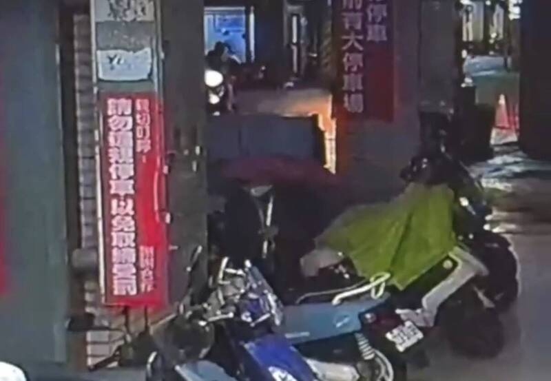 羅東奕順軒外驚傳「便當賊」出沒 機車掛餐點秒失竊警鎖定嫌犯