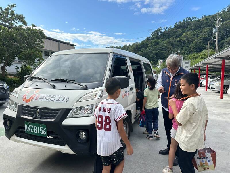花蓮政府怨中央拖延巴士經費 政院東服:傅崐萁帶藍白卡預算