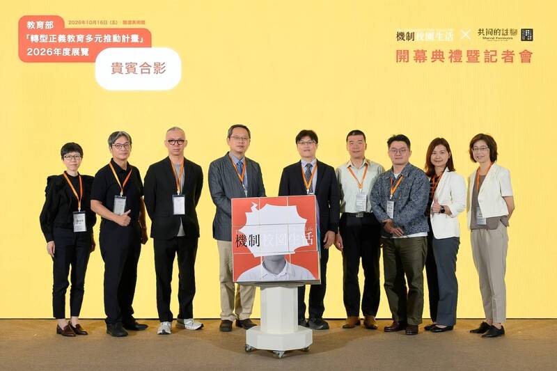 教育部轉型正義年度展 228校園史料結合學生版畫創作