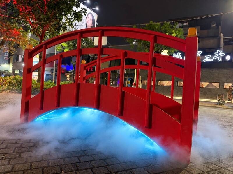 台南海安萬聖節翻玩禁忌 中式靈堂、孟婆橋、幽靈站牌曝光