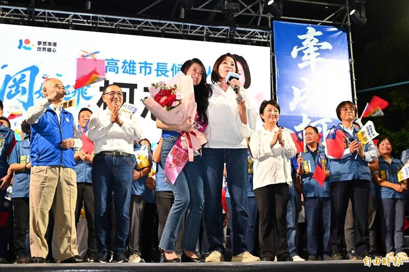 柯志恩第二場大型造勢晚會 女兒獻花哽咽:請給認真的人一個機會