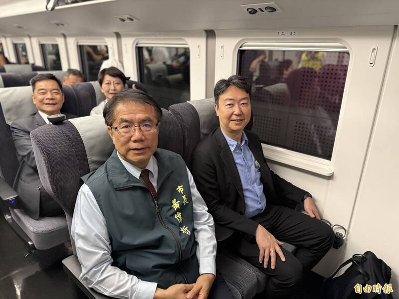 搭南鐵地下化首發自強號 黃偉哲讚:平穩舒適