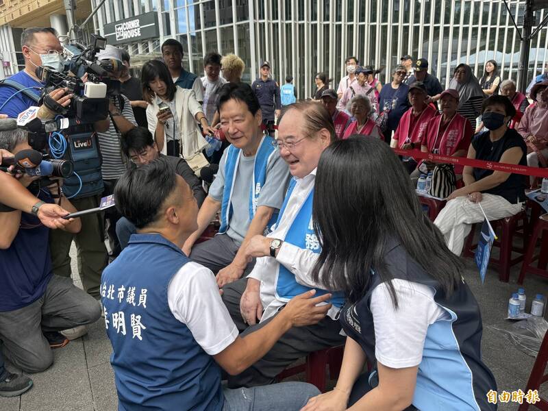 傳藍中央委員發起連署開除黨籍!趙少康:李乾龍把對方罵了一頓