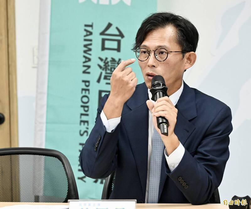 黃國昌嗆辯論健保世代不公 民進黨反擊:先熟讀2條文再來