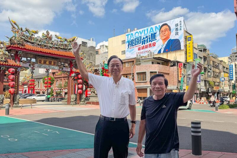81歲國寶畫師操刀 張善政手繪競選看板重現大廟口記憶