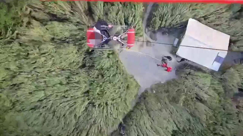 奇萊山連2天山域事故 黑鷹直升機吊掛救2山友