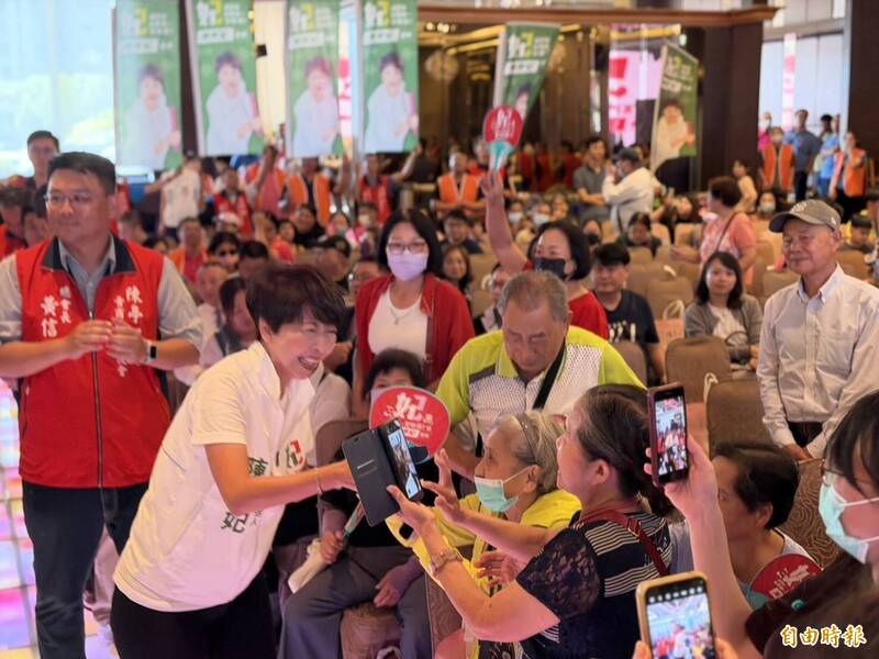 青商後援會成立 陳亭妃喊話打造傾聽型市府
