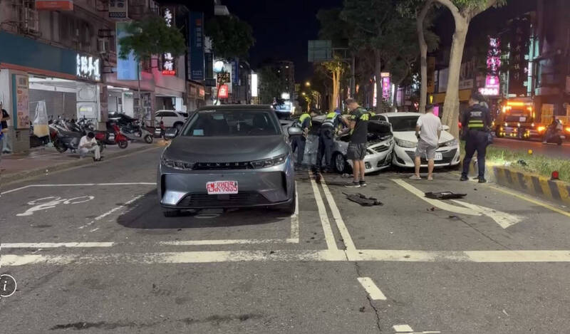 桃園中壢深夜9車連環撞4傷!肇事男疑打瞌睡還襲警被制伏