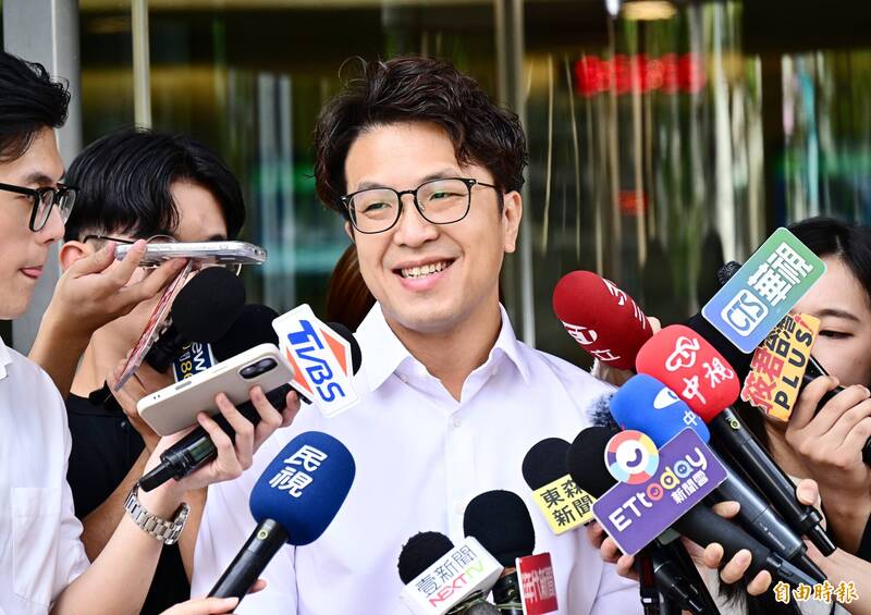 兒時愛講話常被罰 沈伯洋:爸媽說我話太多、正義感強適合當律師