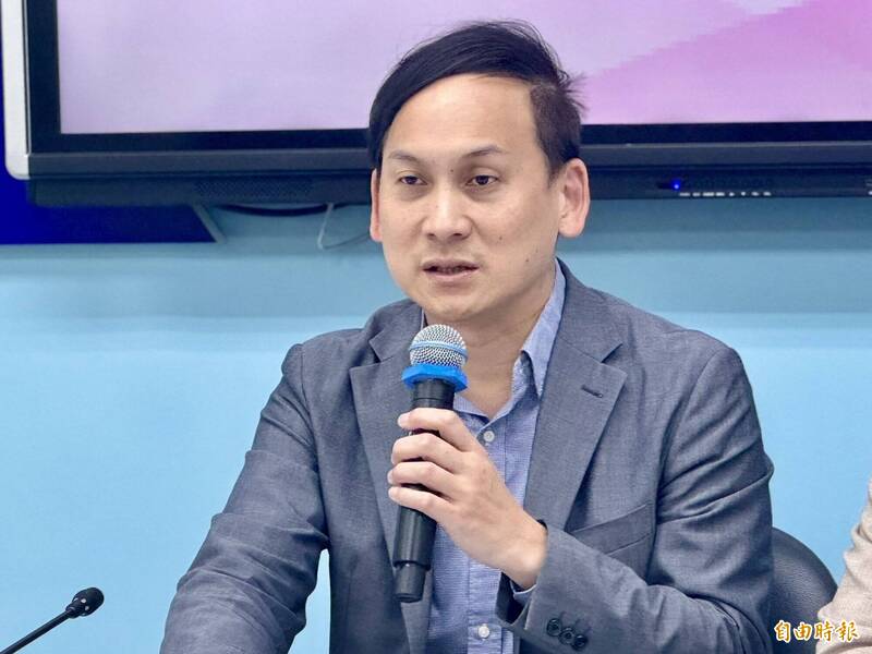葉元之勸蔣萬安拉回民生議題 沈富雄突然怒嗆:民生議題個屁!