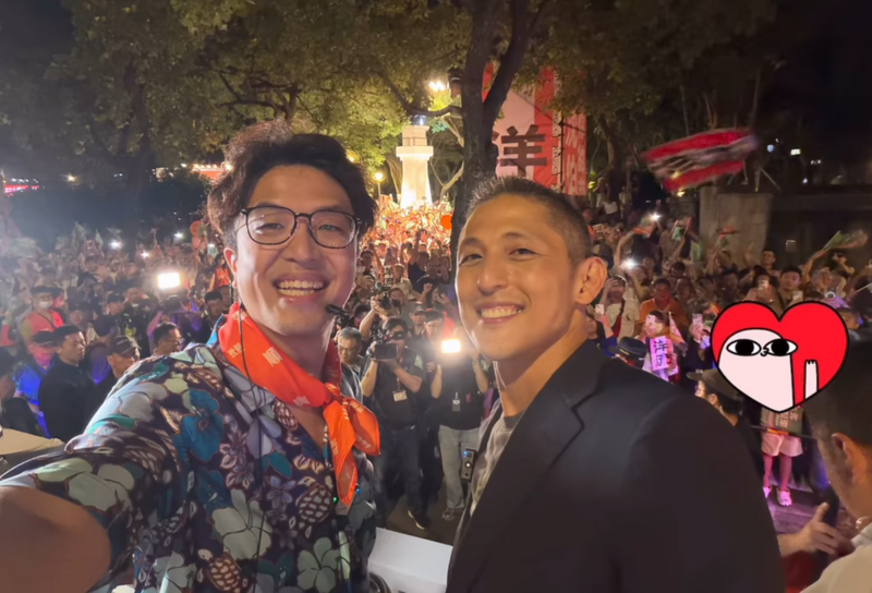 沈伯洋合體吳怡農「燦笑自拍」 網一看壞笑︰「四姐」快來學!