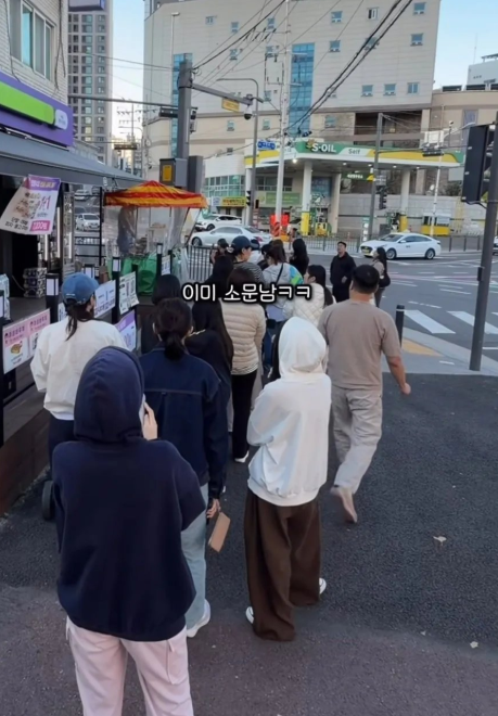 有民眾排了2個小時就是要看到「鯛魚燒車銀優」。(圖擷自「@deoksu_kr8」X帳號)