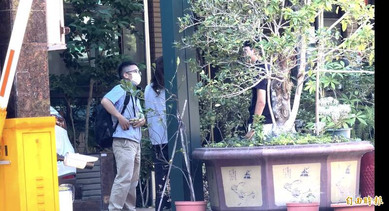 台東議長吳秀華家族涉弊再度搜索 吳俊立下飛機就被帶走
