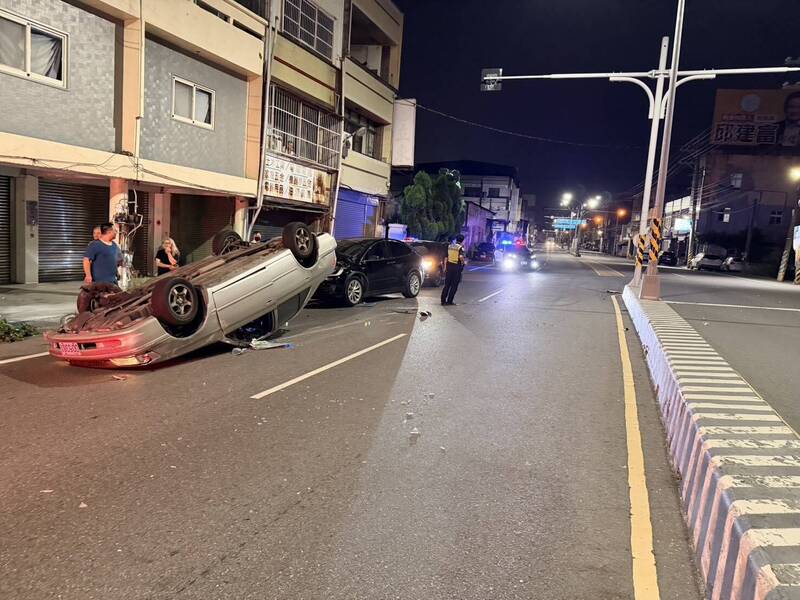 半個月2次!彰縣「這一段」彰鹿路又有車禍 女子自撞翻車波及來車