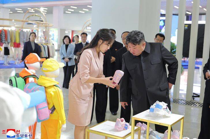 社群媒体传出北韩领导人金正恩在中国北京死亡，北韩官媒发照片辟谣。（图撷自朝中社）