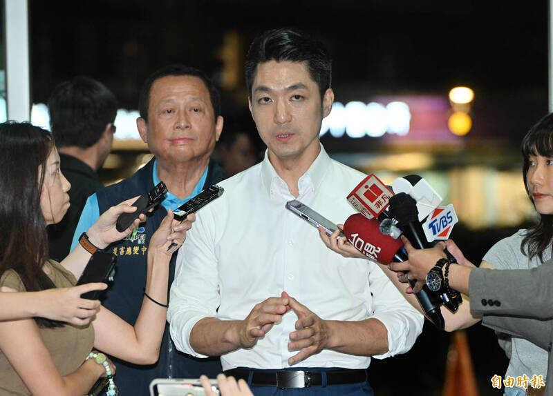 民調首見黃金交叉!沈伯洋超車17% 蔣萬安坦言沒預期到:團隊、支持者很著急