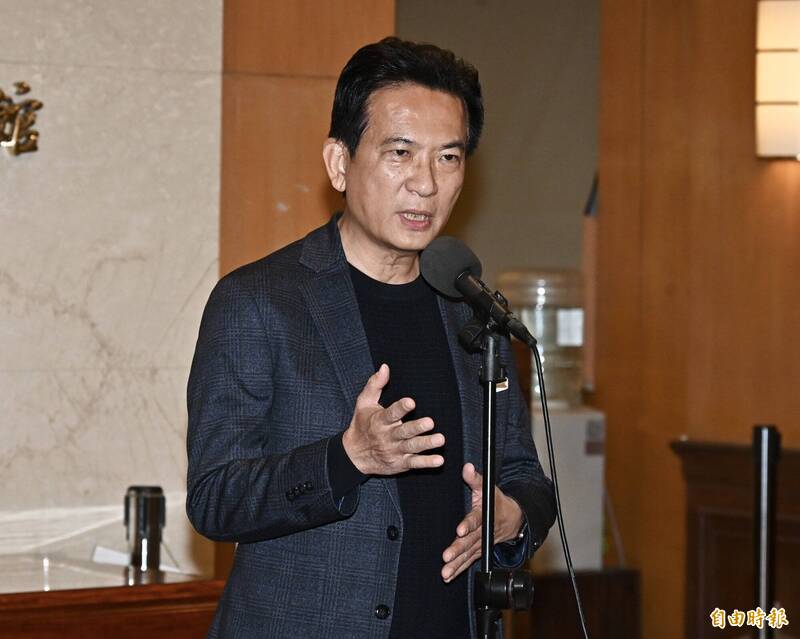 沈伯洋與蔣萬安民調黃金交叉 「戒慎恐懼會長」發聲了!