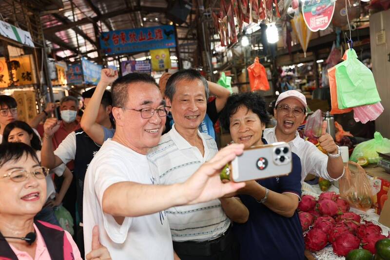 前進三重市場、宮廟拜票 李四川提忠孝碼頭-大稻埕跨河景觀橋政見