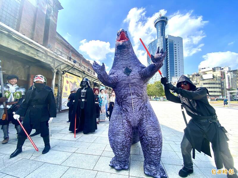 颱風逼近不喊卡!台中鈴蘭通納涼會連嗨3天 哥吉拉大戰黑武士