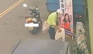 可惡!有1就有2還有3...... 鹿港居民騎機車亂丟垃圾 環保局說話了