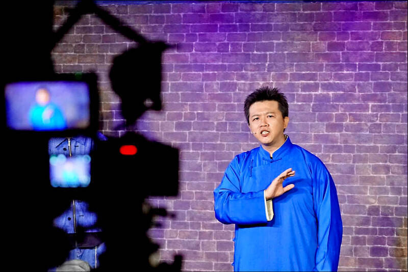 相聲演員黃逸豪演出諷刺中國國家主席習近平的段子，遭中國男子買凶製造車禍，意圖把他撞到「斷手斷腳」，檢起訴行凶5人。（取自黃逸豪臉書）