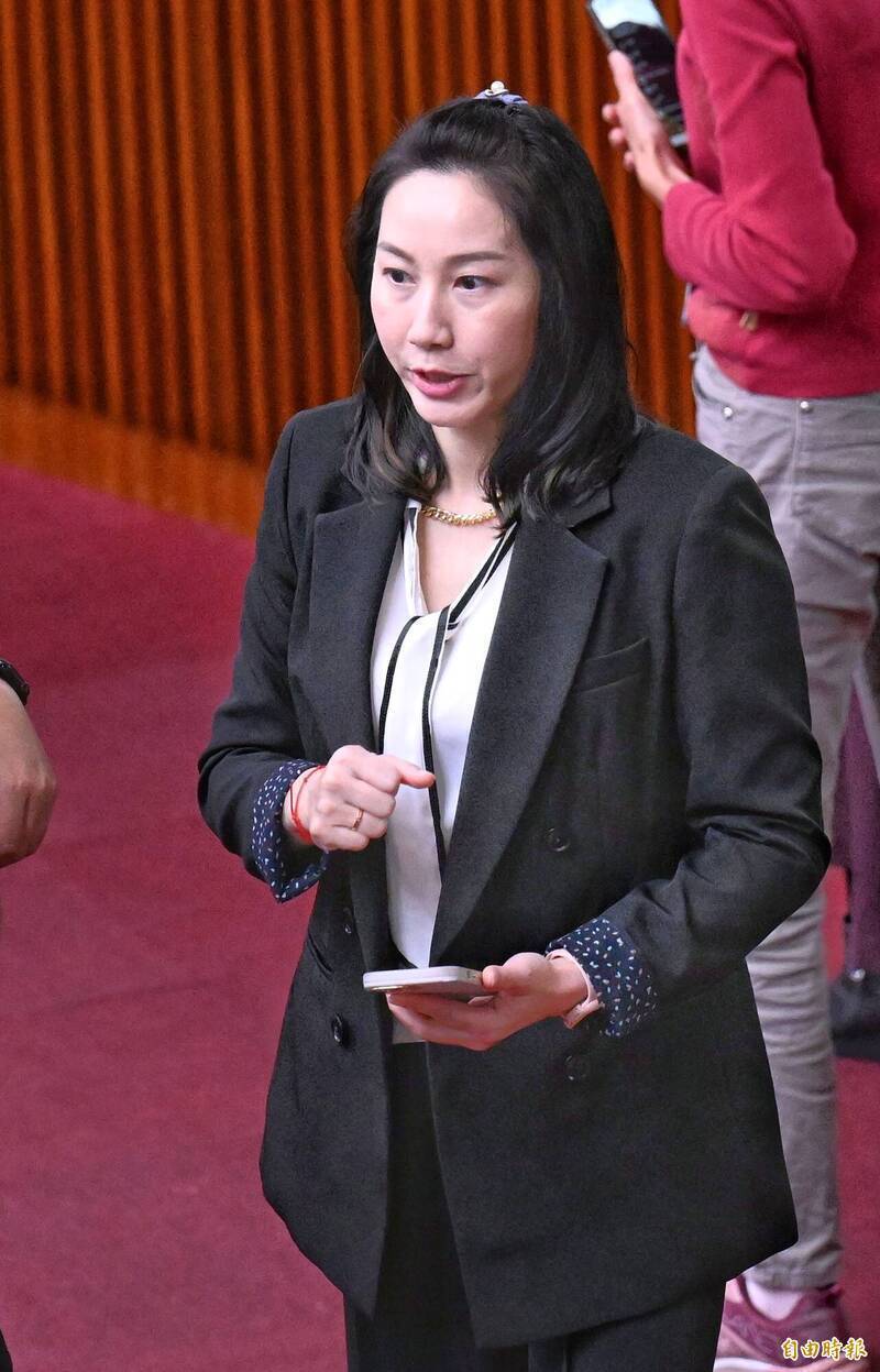 造謠社子島下跪阿嬤領高薪挨告 林杏兒反嗆自救會消費長輩博聲量
