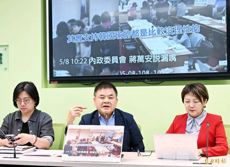 民進黨立院黨團今早召開輿情回應記者會。（記者方賓照攝）