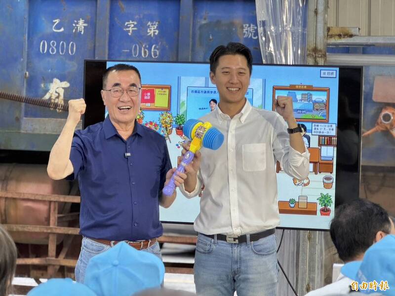 翻轉傳統選舉!鄧凱勛AI行動車深入板橋 朱立倫巧送「朱古力」力挺