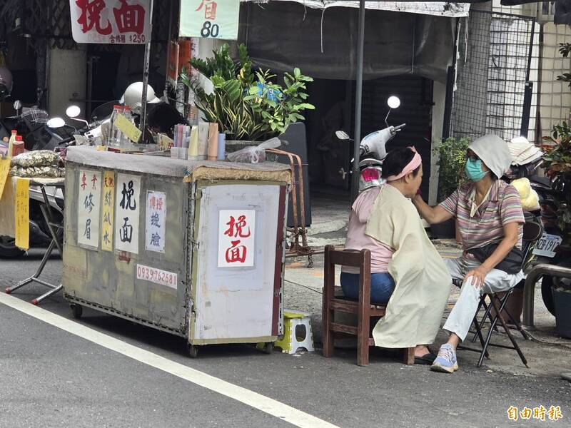 薔琵颱風來襲屏東出大太陽 百貨公司停止營業 市場人潮湧現
