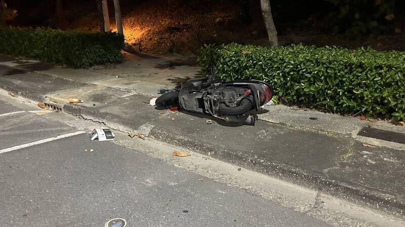 高雄男疑身體不適騎車就醫 自撞摔車搶救不治