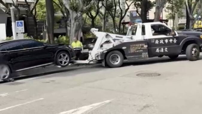 台中拖吊違停車不知「車內坐2童」交大警坦認疏失將處分