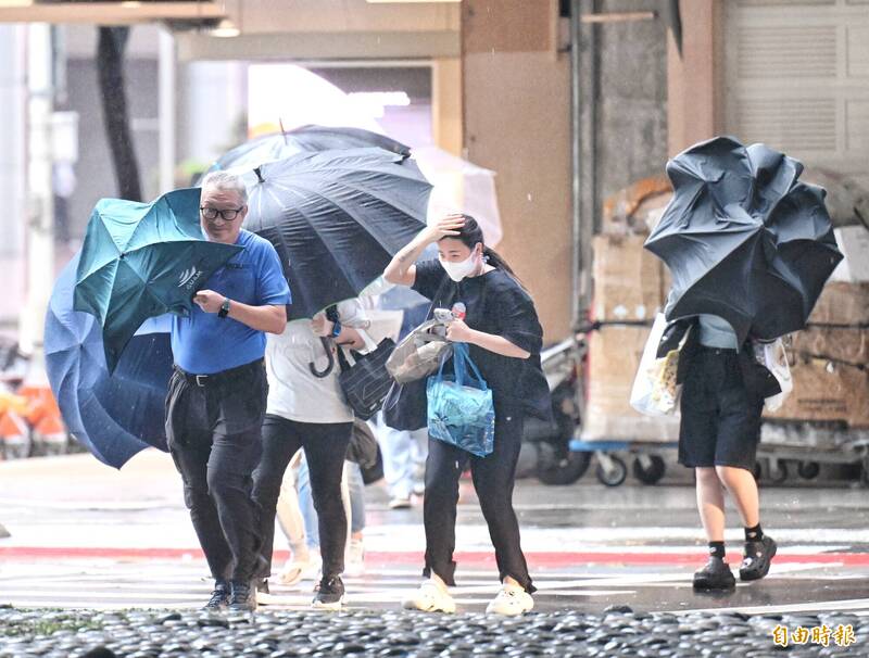 薔琵今晚最接近!北部、東北部狂風暴雨 明天下半天才趨緩