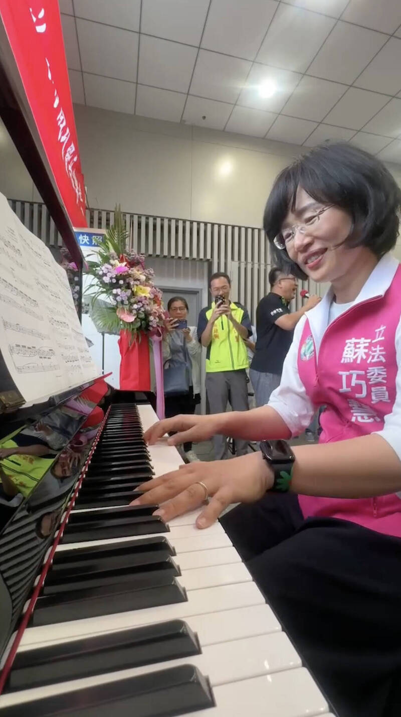 台南車站公共鋼琴正夯!蘇巧慧2年前自彈自唱影片曝網敲碗盼再來一次