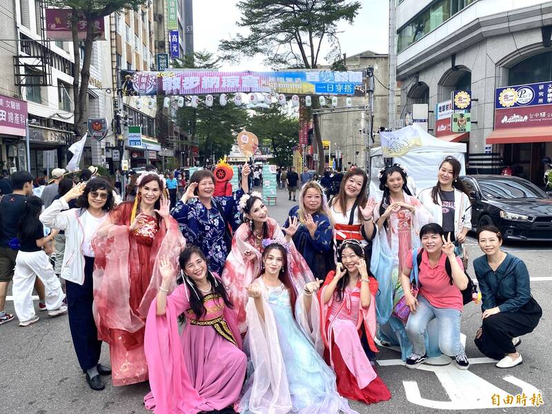 前市長回來了！台中鈴蘭通散步會狂吸10萬人 林佳龍籲保存城市文化