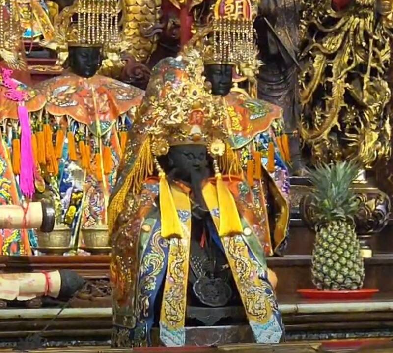 北港武德宮天官武財神徒步環台 昨晚駐駕屏東慈鳳宮