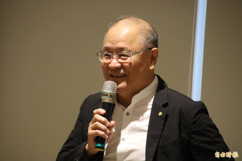 信賴台灣之友會全國總會長劉國隆肯定曾聖凱。（記者黃美珠攝）