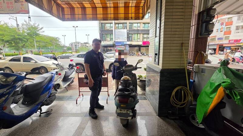 8旬嬤看診忘記車放何處 高雄警調監視器成功尋回