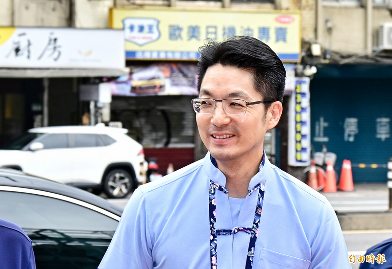 問A答B有救了?AI眼鏡「講稿自動浮現」爆紅 全網狂Cue蔣萬安