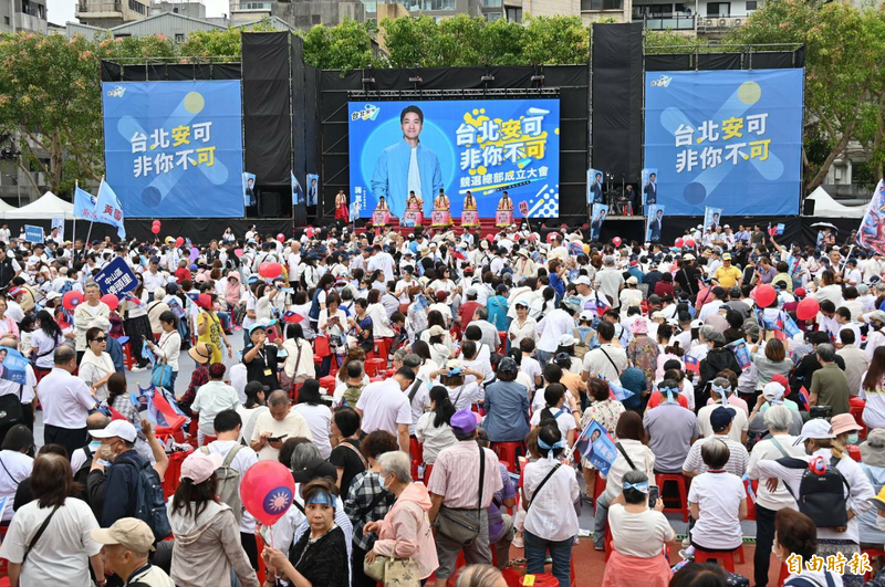蔣萬安敦化國中操場造勢喊湧5萬人 網酸:演唱會不必在大巨蛋辦!