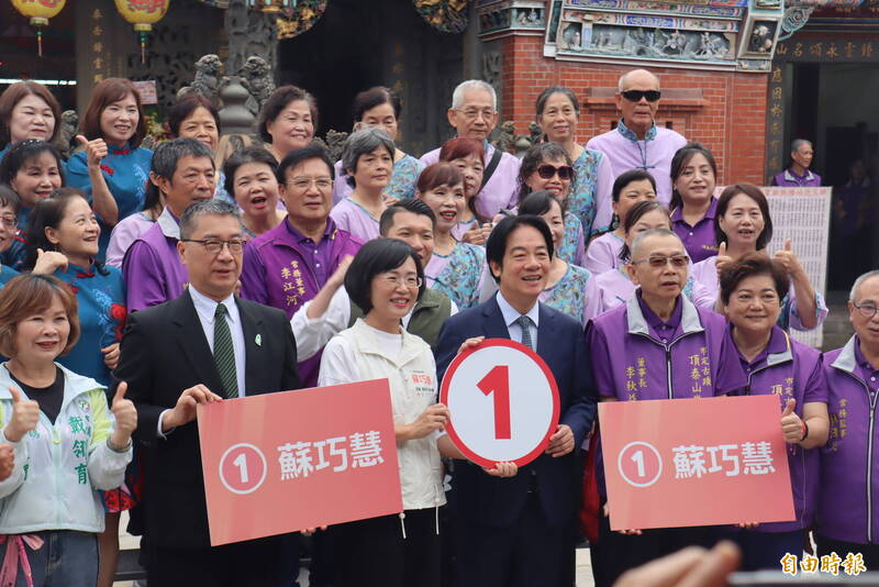 賴清德陪同蘇巧慧參拜頂泰山巖後抽中1號 賴:「一馬當先、一定當選」