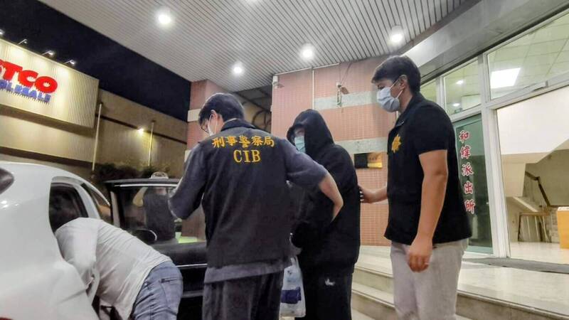 29岁李男的新婚妻子井云蓉独自赴日旅游却陈尸河口湖旅馆，他返台入境在机场就被逮捕，到案后异常冷静，法官已裁定羁押禁见。（民众提供）