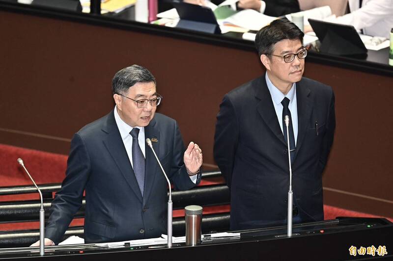 行政院長卓榮泰（左）、陸委會主委邱垂正（右）。（記者塗建榮攝）