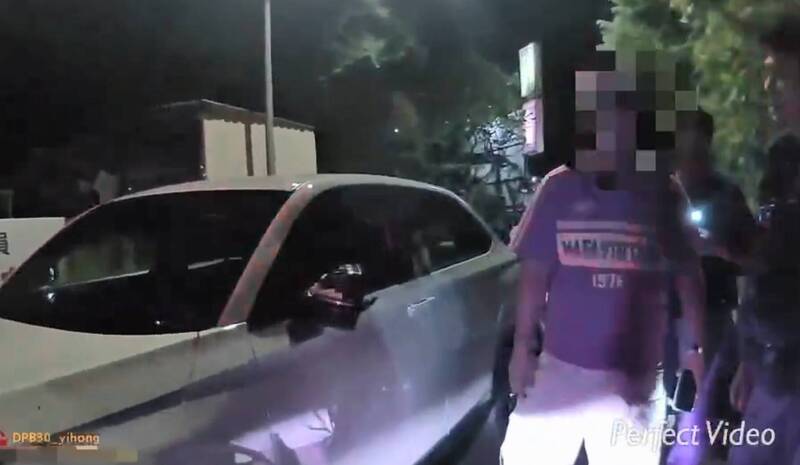 张男与赖姓男子等4人在新北中和烘炉地爆纠纷，警方获报到场了解，张男称当时是在练车。（记者陆运锋翻摄）