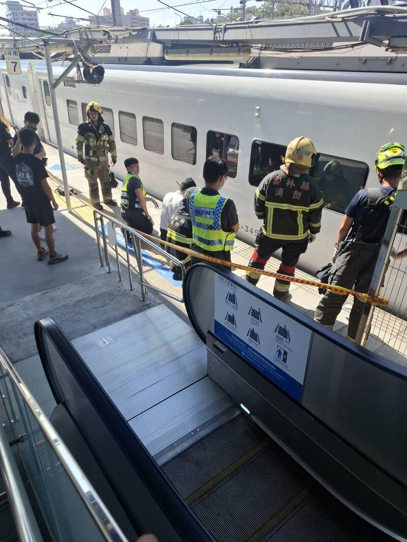 斗南車站旅客落軌遭新自強號撞上 卡在車底死亡