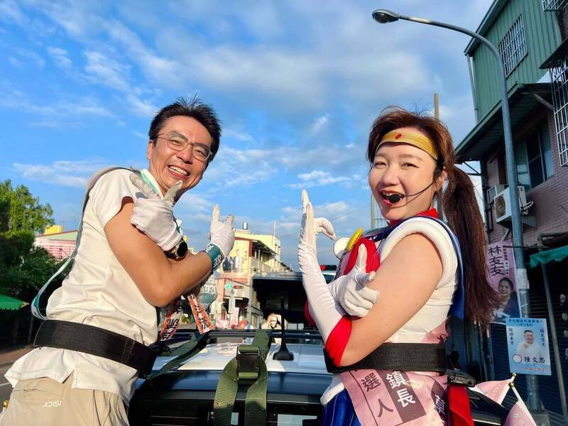 美少女戰士選鎮長！「草屯鎮妹」張媛婷 變裝車掃超搶眼