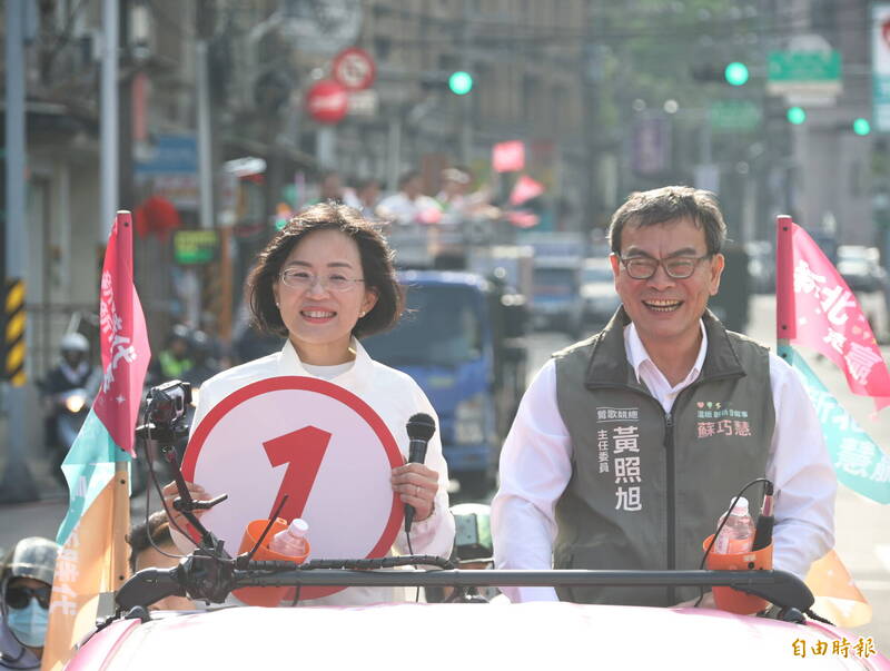 又抽到1號！蘇巧慧站上「粉紅超跑」車掃直播 支持者喊「一定慧贏」