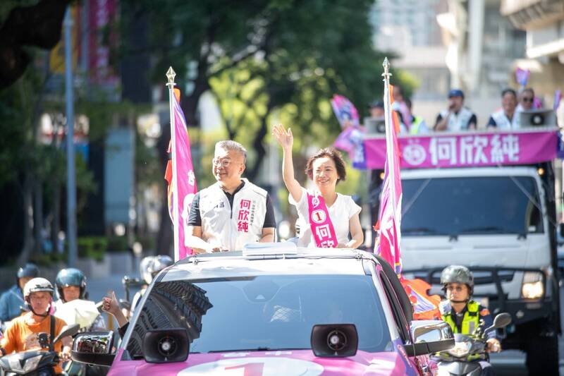 號次確定大車拚!何欣純車掃+路口拜票 江啟臣徒步掃市場